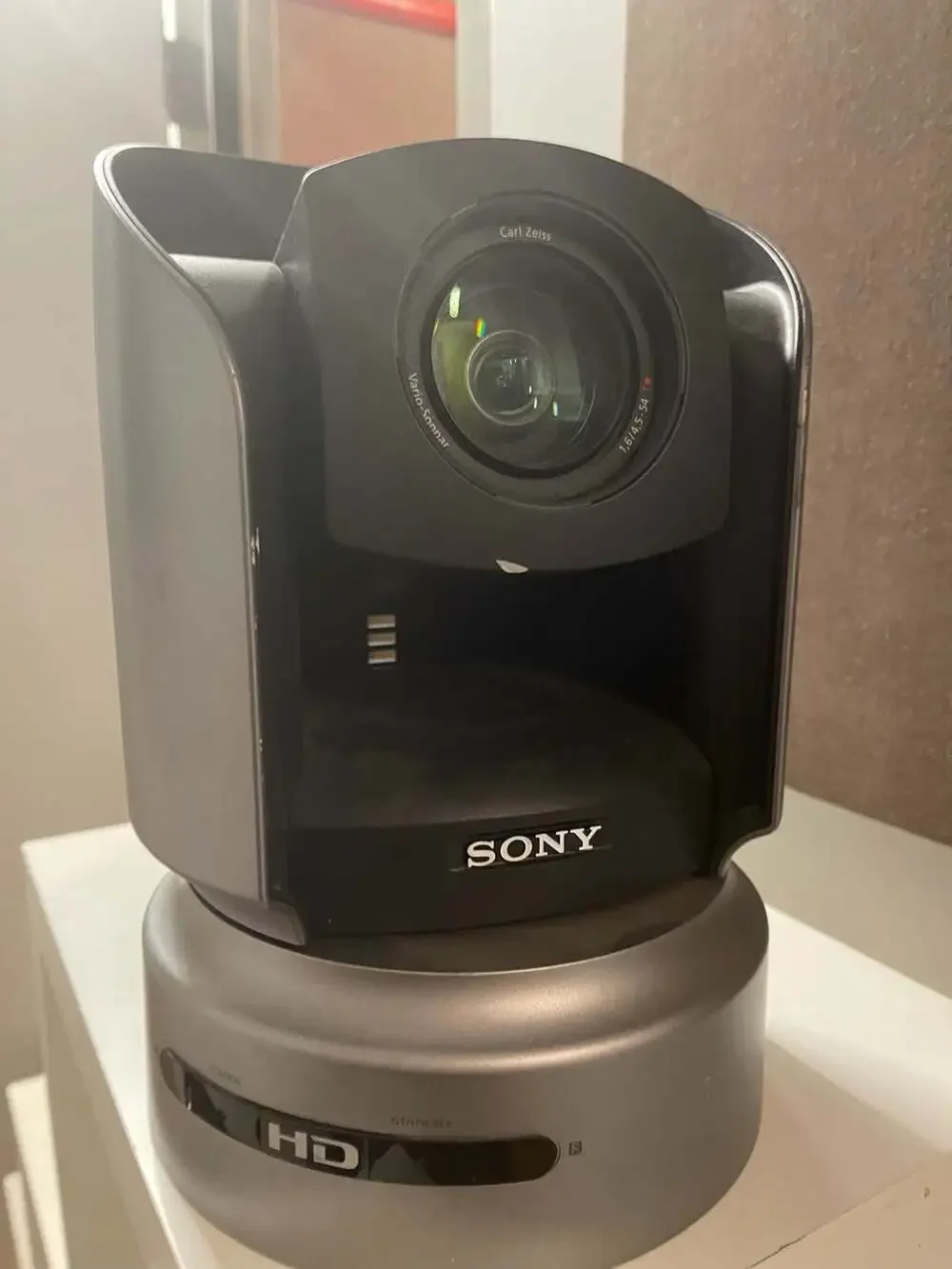 Sony BRC-H700 HD 3CCD Color Video Camera PTZ